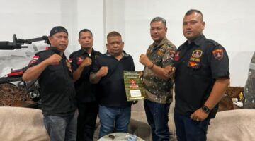 SAMSUL TARIGAN SERAHKAN SK PENGUKUHAN AHMAD PUTRA LUBIS SEBAGAI KETUA DPC GRIB JAYA LABUHANBATU